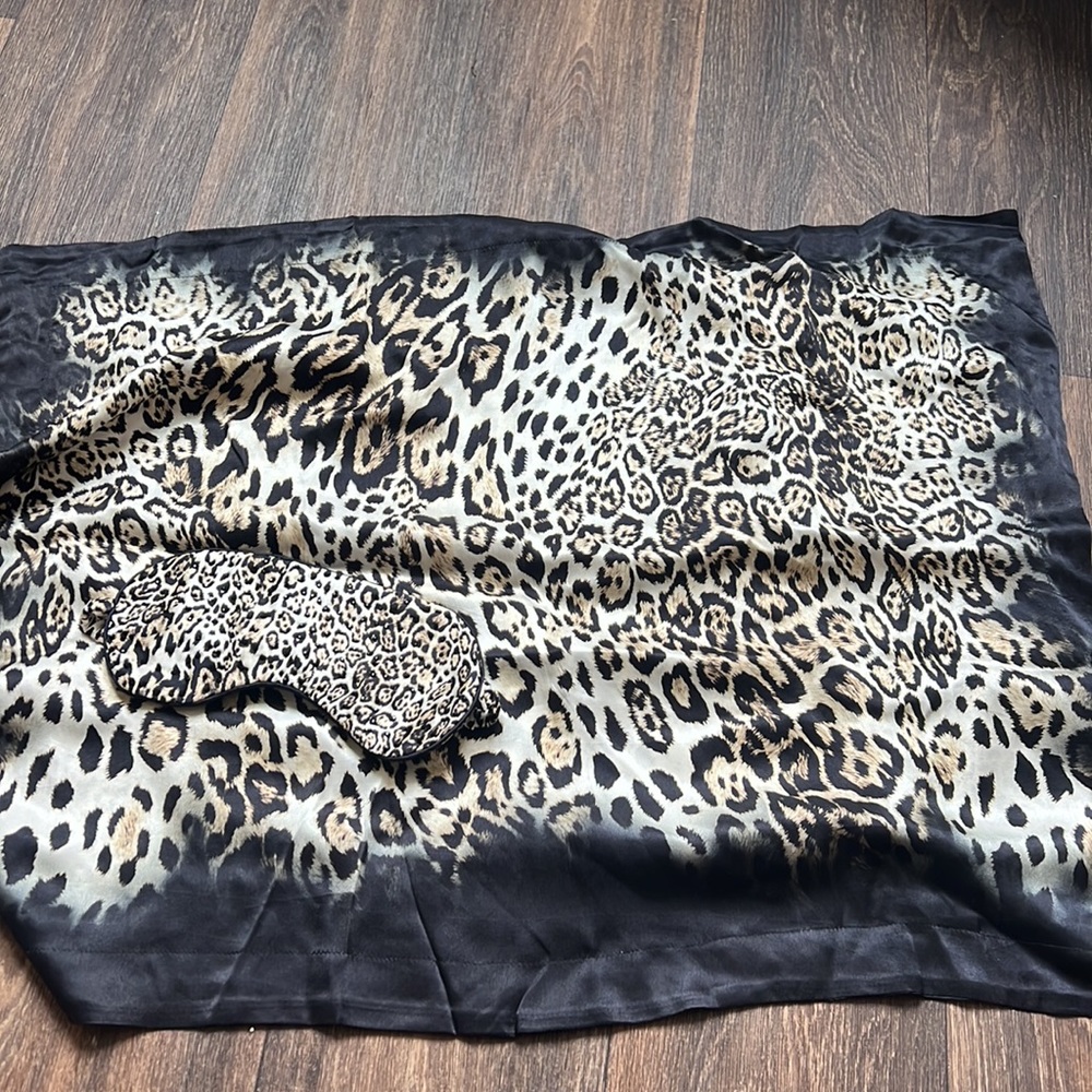 Leopard Pillow Case with Eye Mask